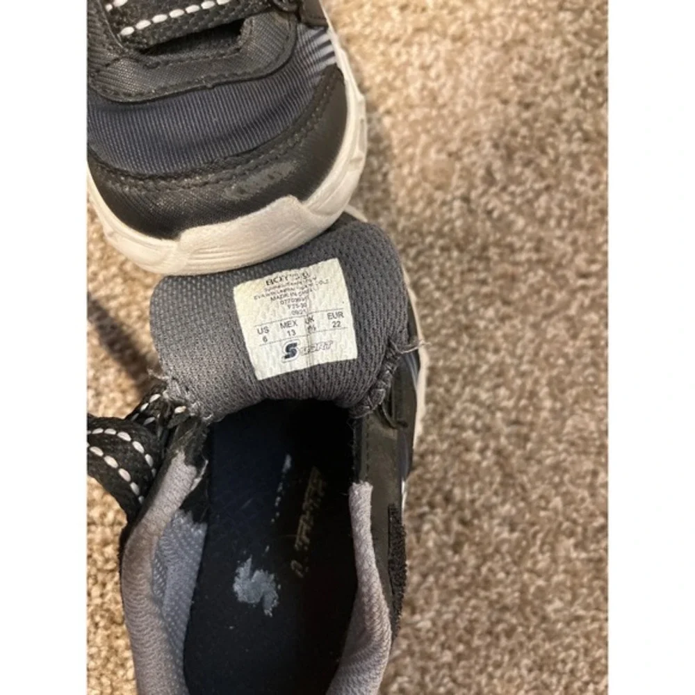Skechers Kids Light Up Sneakers Boys‎ Girls Shoes Size 6 Toddler Black Blue